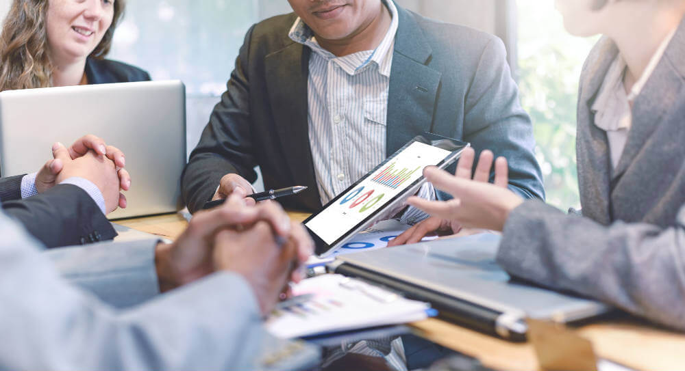 The Essential Qualities of a Senior Manager 10 Point Guide